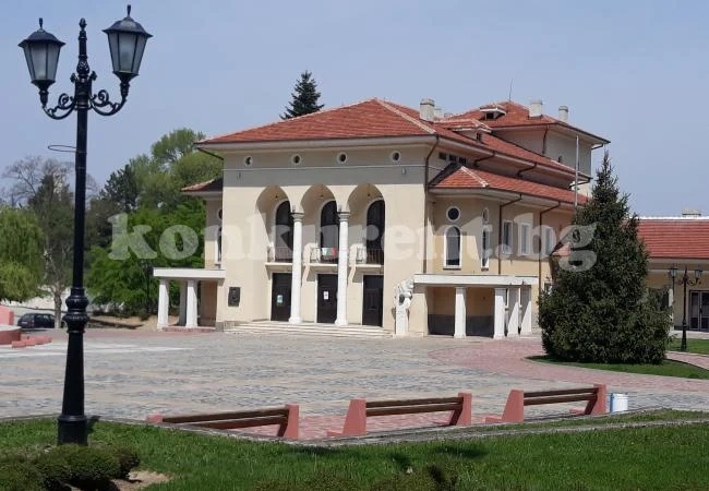 Ремонтират уникалната сграда на читалището в Оряхово