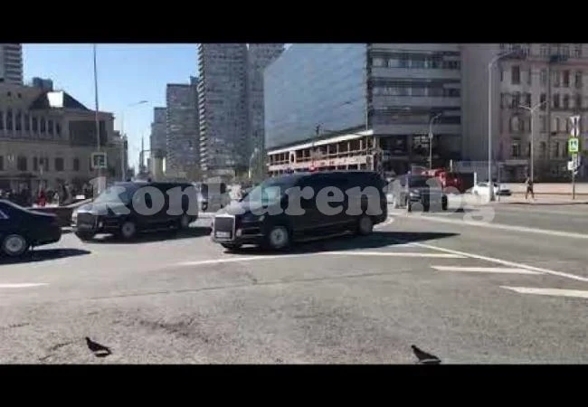 Кортежът от лимузини Aurus на Путин бе заснет на ВИДЕО