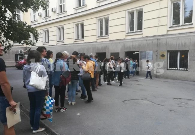 Частни и държавни университети приемат 70 000 студенти