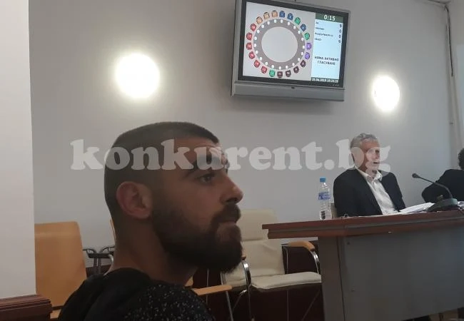 Преди Великден съветници отпуснаха пари за лечението на вратар