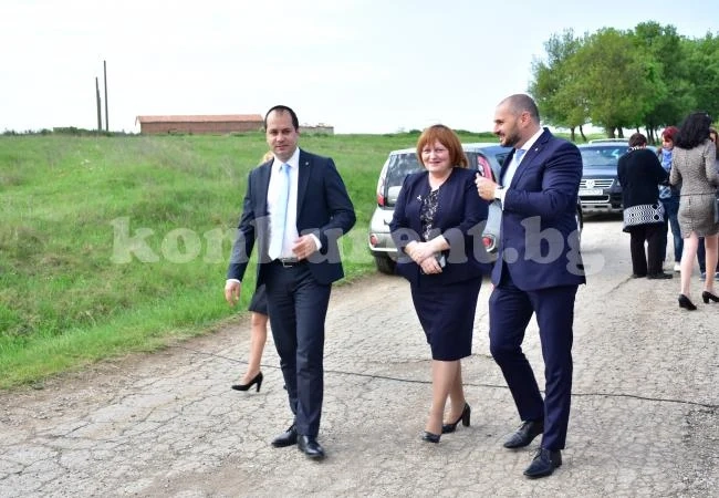 Малина Николова: през последните 2 години в Криводолско са отпуснати над 6 млн.лв. за пътища СНИМКИ