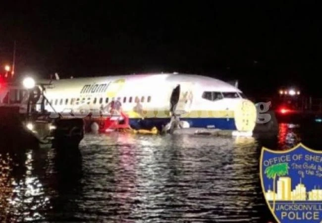 Boeing 737 със 140 души на борда падна в река във Флорида (СНИМКИ/ВИДЕО)