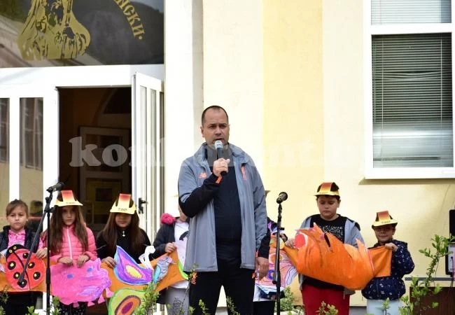 Деца, родители и кмет облагородиха района около НУ „Св. Софроний Врачански“