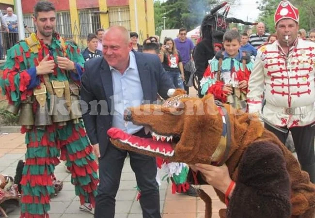 Футбол, танци и веселба белязаха майските празници в Дреновец СНИМКИ
