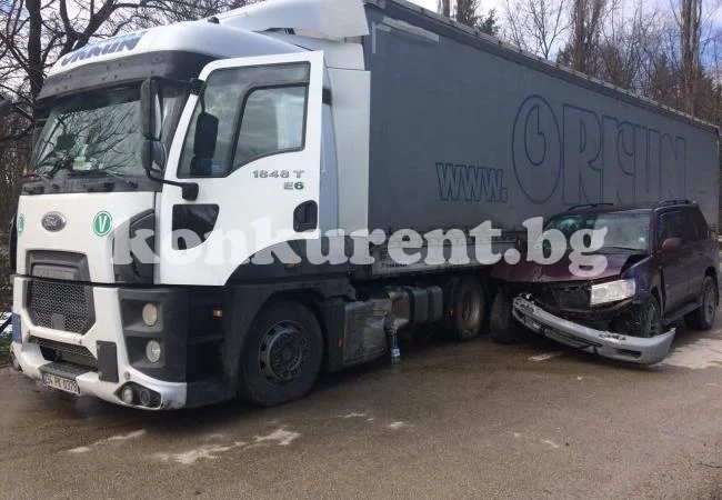 Дете е ранено при катастрофа на E79