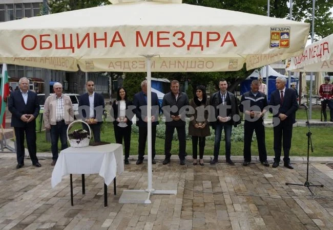 Мездра празнува на Гергьовден СНИМКИ