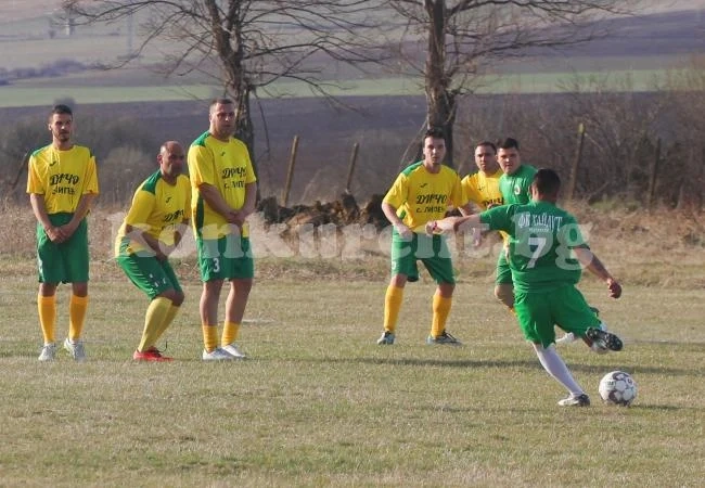Хайдут пречупи и Бенковски, лесни победи за фаворитите