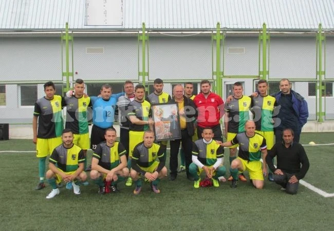 Дреновец зарадва общинския кмет с шестица и подарък