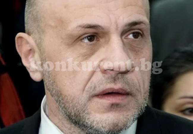 Забраняват флашките на чиновници. Болници, фирми, нотариуси с нови правила за сигурност