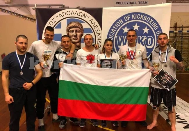 Бойци се завърнаха от Гърция с тежък товар