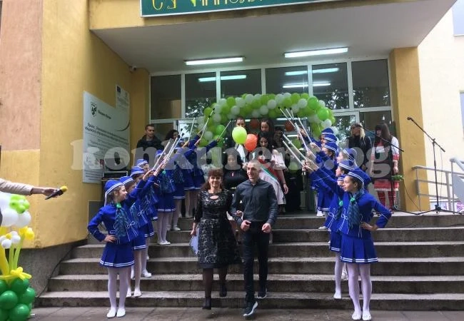 СУ „Никола Войводов” изпрати абитуриентите си