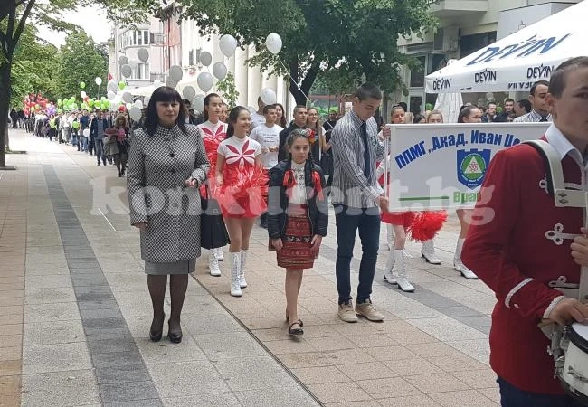 ППМГ във Враца изпрати 176 абитуриенти СНИМКИ