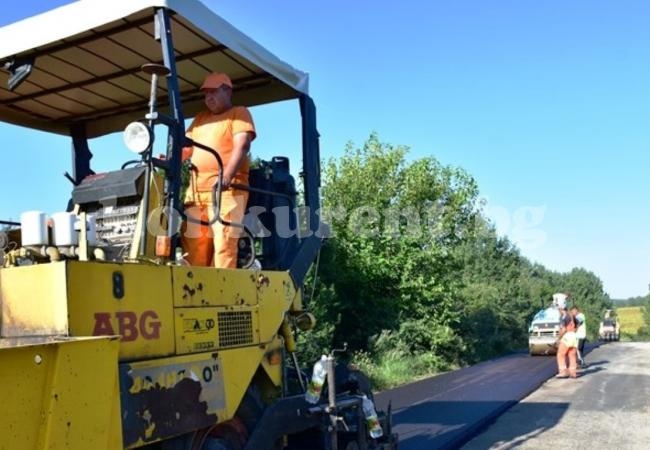 „Гарант 90 – Стоян Цонев и Сие“ ремонтира общински пътища