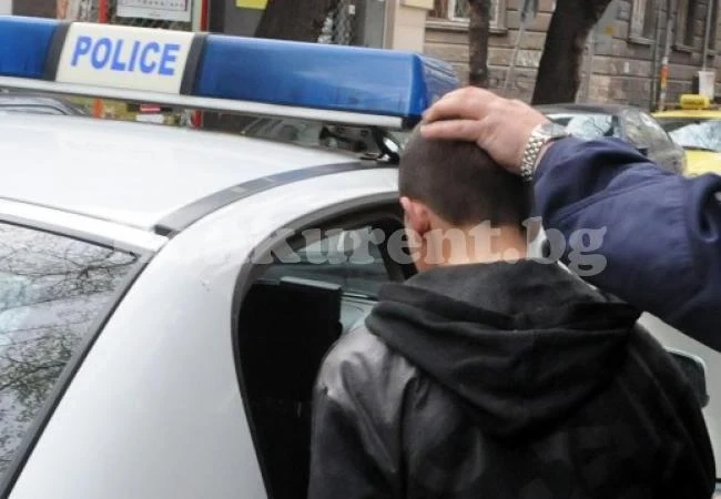 Непълнолетен влезе в чужд имот и си тръгна с корито