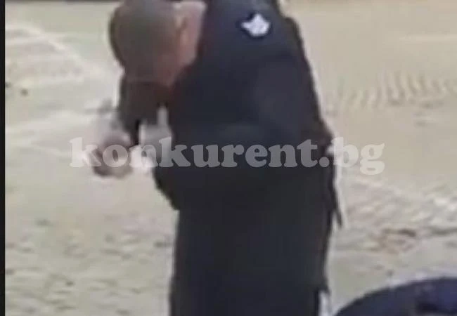 Пиян мъж напляска полицай