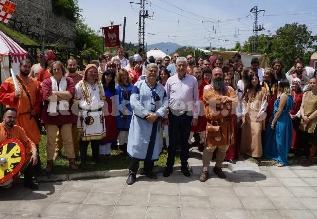 Неочаквани изживявания за зрителите донесе средновековният фестивал