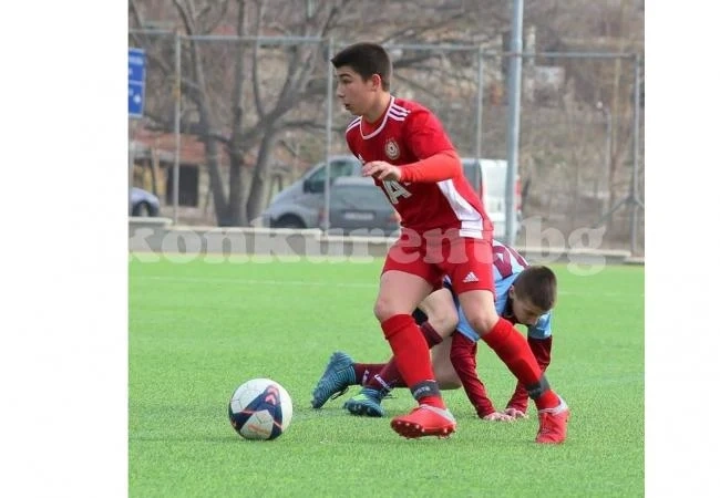 Кристиан Грозданов бележи гол след гол за U14 на ЦСКА /Снимки/