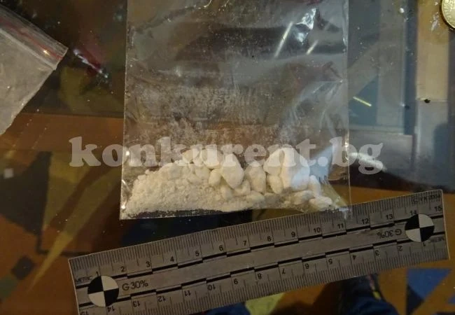 Вкараха в ареста трима за притежание на дрога (СНИМКА)