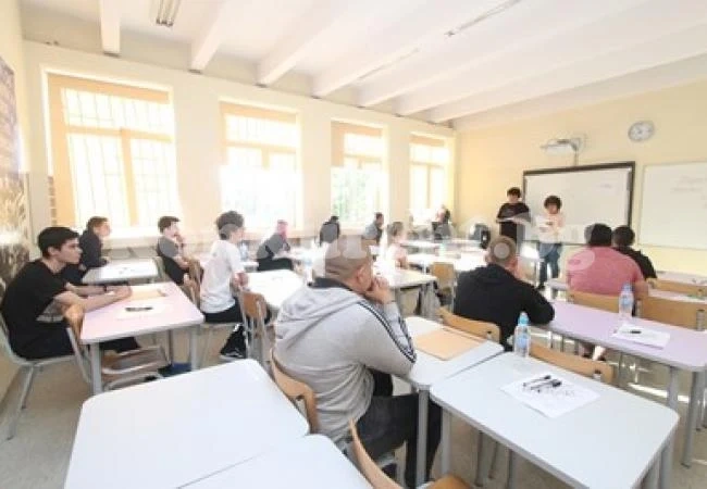 49 334 държаха матура, 11 се опитаха да преписват (Обзор)