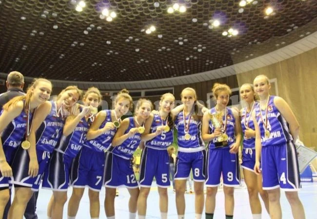 Трио от БК Монтана почва подготовка с U18 за европейско
