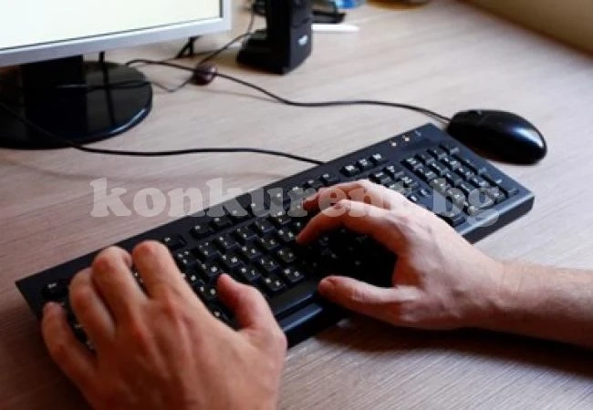 Ученик изнудвал гей с голи снимки