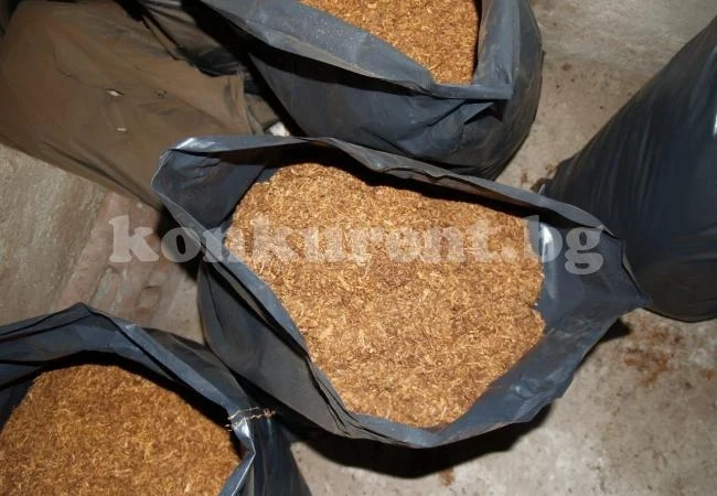 Полицията в Лом удари търговци на незаконни цигари (СНИМКИ)
