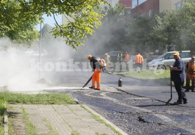 Над Мездра замириса на асфалт, а три улици станаха като нови СНИМКИ