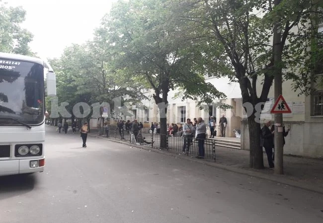 Голямото чакане за обработката на СИК-ове продължава СНИМКИ