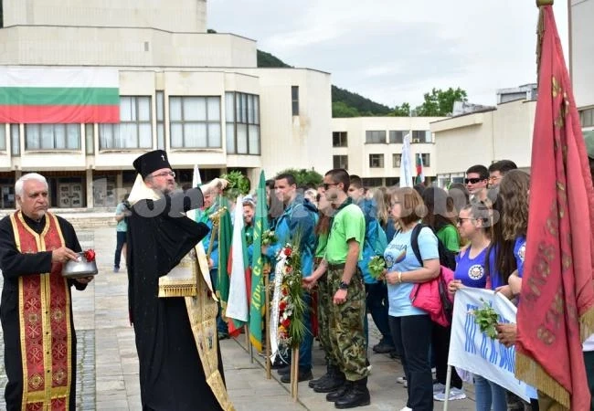 С водосвет изпратиха участниците в Националния поход „Козлодуй – Околчица“