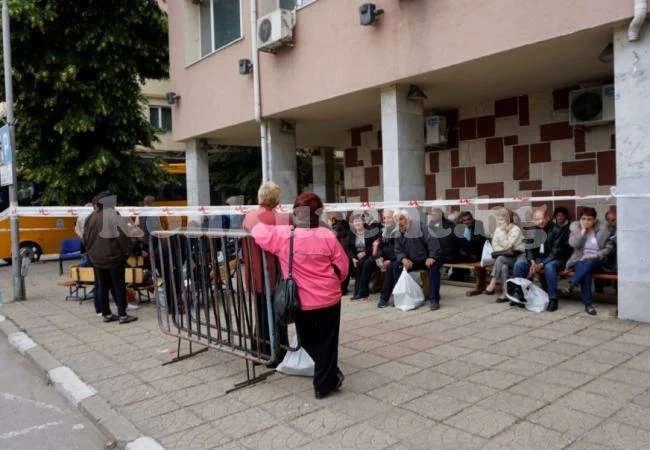 Опашки се извиха и пред РИК във Видин
