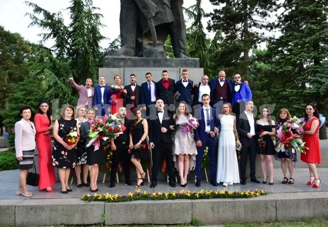 Училището за шампиони изпрати поредният успешен випуск