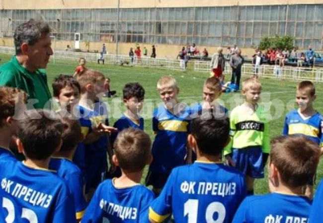 12 отбора се пускат в турнира на ДФК Прециз