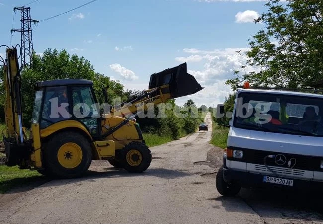 Възстановяват се компрометирани участъци по пътя за Милин камък