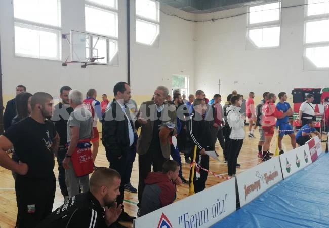 Враца е домакин на държавен шампионат по борба за мъже и жени