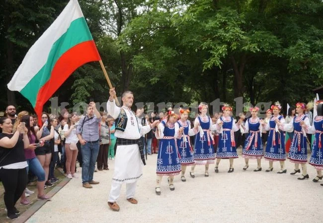 Козлодуй срещна празника си с настроение и пищна заря СНИМКИ