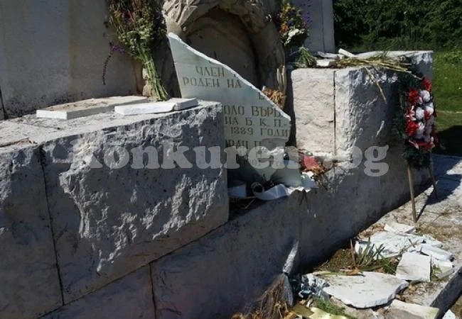 Вандали поругаха известен паметник