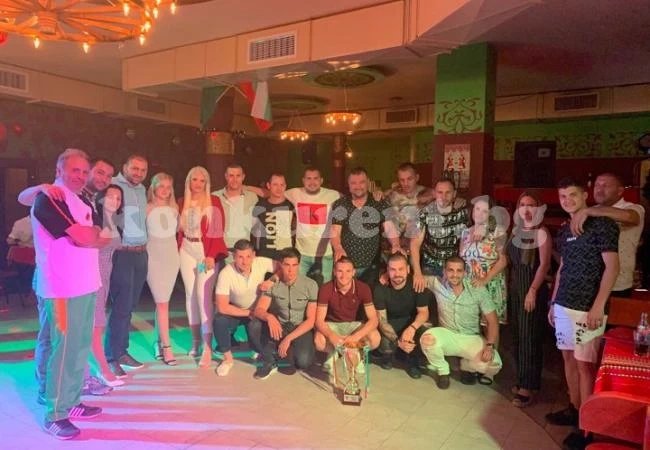 Нежно присъствие позасенчи футболни герои на шампионски купон