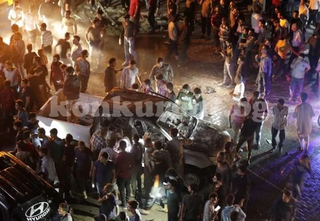 Кола бомба се взриви в Сирия, близо до джамия, най-малко 13 загинали (Снимки)