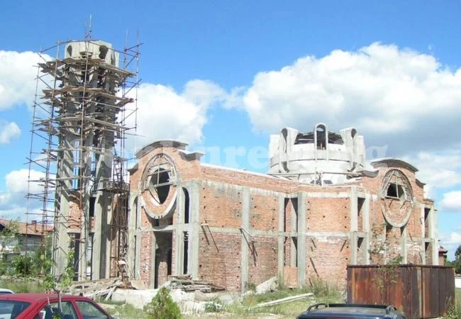Завод няма да плаща данък смет срещу дарение за храм