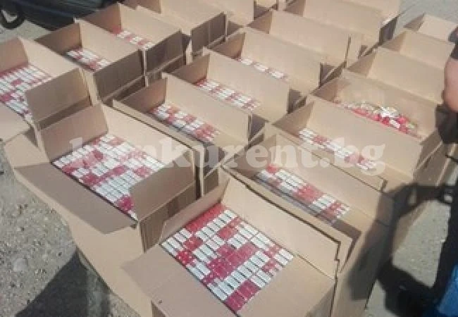 Задържаха мъж с 10 500 кутии цигари без бандерол (Снимки)