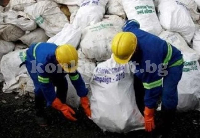 Събраха 11 тона боклук от връх Еверест