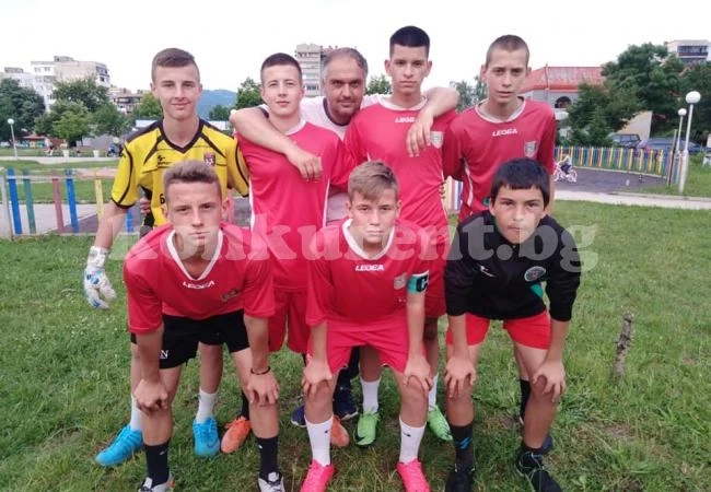Безпощадните оправдават името си в Детската лига, дубъл и за Черните тигри