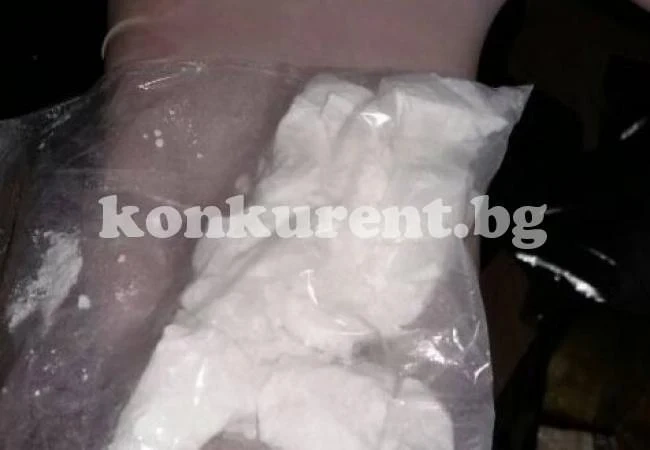 Спипаха мъж с 0.5 грама бял прах
