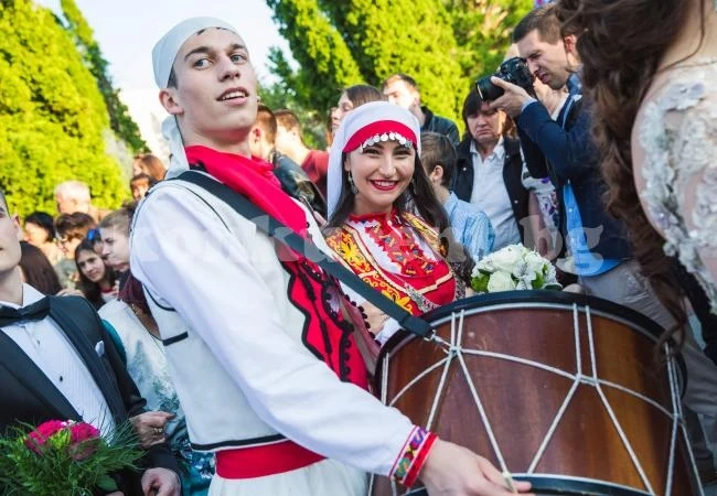 Абитуриенти дават начало на фестивал