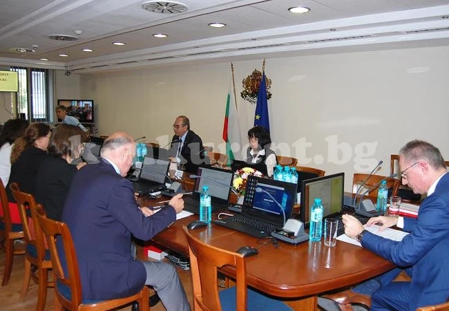 Наградиха наш прокурор със златен знак, след това приеха оставката му