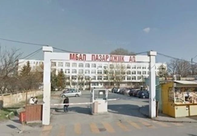 Метална врата падна върху 5-годишно
