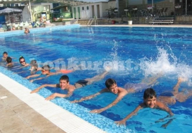 Организират курсове по плуване за ученици в Мездра
