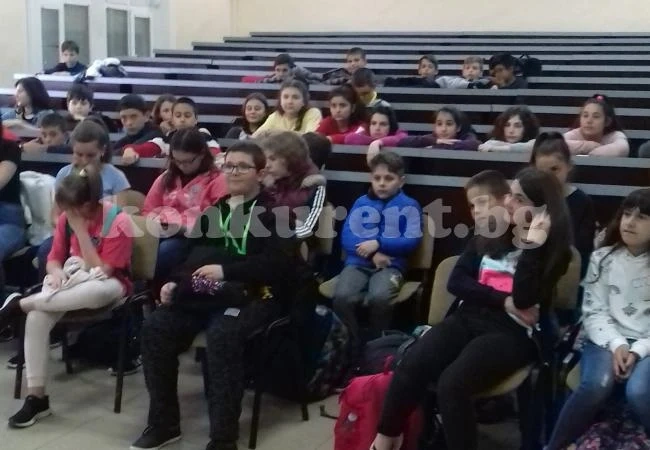 СУ „Христо Ботев“ - Враца проведе кампания за превенция трафика на хора и безопасен интернет