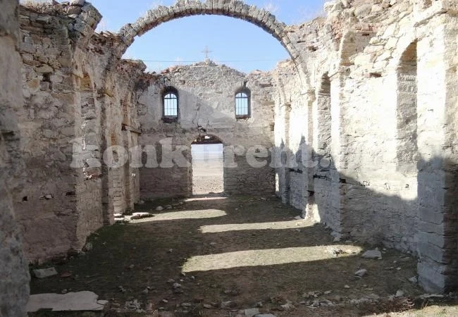 Потопена черква събира 4 банди за Джулая