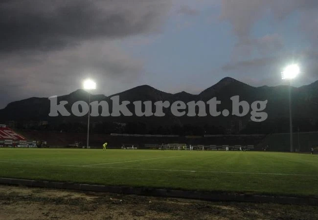 Бурята прекъсна контролата Ботев - Кариана при резултат 0:1